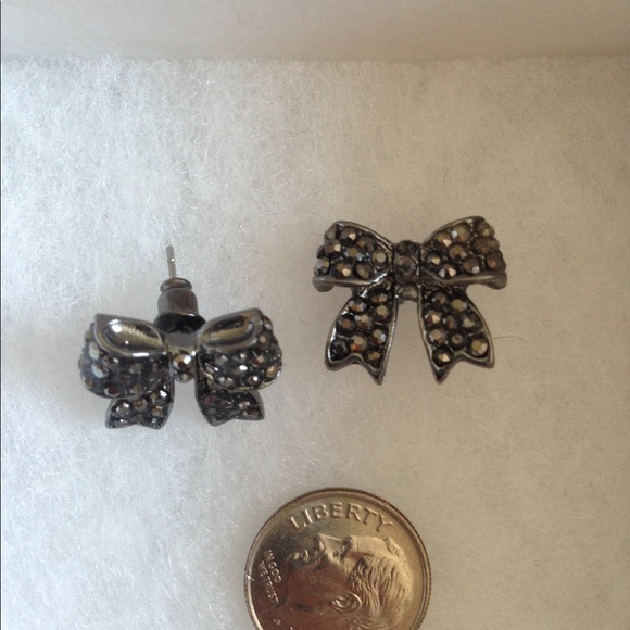 Bow Earrings - Picture 2 of 2